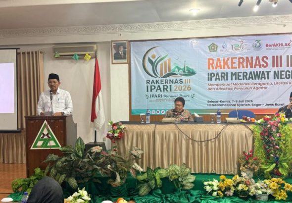 Dirjen Bimas Islam, Abu Rokhmad saat menyampaikan sambutan dan arahan kepada Peserta Rakernas III IPARI tahun 2026, Selasa (07/07/2026). (Foto: dokumentasi pribadi )